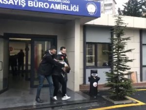 İ̇stanbul’da Cephanelik Gibi Eve Operasyon Kamerada