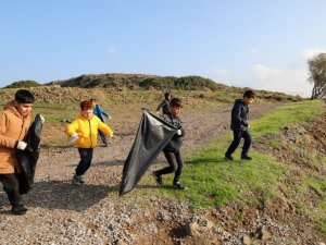 Minik Öğrenciler Bodrum Sahilini Pırıl Pırıl Yaptı