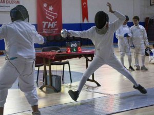 Okullar Eskrimde Yarıştı