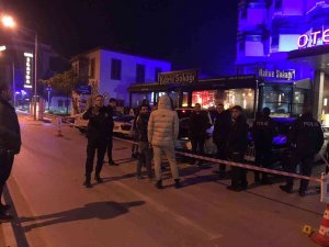 Park Halindeki Otomobil Kurşunlandı