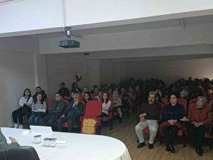 Üniversitede Edebiyat Ve Şiir Söyleyişi
