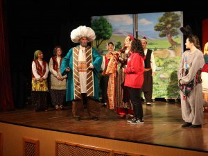 Özel Gereksinimli Gencin Hikayesinden Oluşturulan Sahne Duygulandırdı