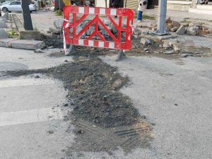 İ̇bb’ye Ait İş Makinesinin Altında Kalan Yaşlı Adam Hayatını Kaybetti