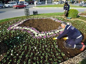 Kahramanmaraş’ta 10 Bin Ağaç Ve Yüz Binlerce Çiçek Toprakla Buluşturuldu