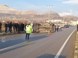 Gevaş’ta Öğrencileri Taşıyan Minibüs Yan Yattı: 11 Yaralı