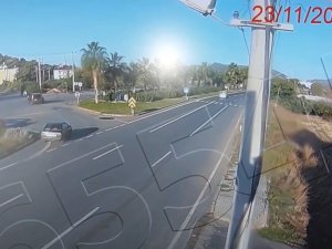 Motosiklet Sürücüsünü Ölüme Götüren Kaza Kamerada