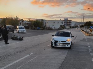 Motosiklet İle Otomobil Çarpıştı: 1 Yaralı