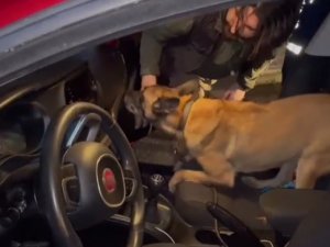 İ̇zmir Polisinden Uyuşturucu Sevkiyatına Darbe: 1 Kilo Metamfetamin Ele Geçirildi