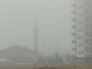 Gemerek’te Ekili Olan Yoğun Sis Nedeniyle Göz Gözü Görmedi