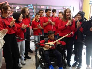 Tekerlekli Sandalyesiyle Arkadaşlarına Rol Model Oldu