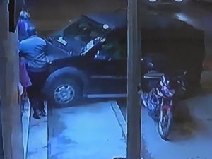Çocuk Sürücü Dehşet Saçtı, 3 Kişi Ölümden Döndü: Kaza Kameraya Saniye Saniye Yansıdı