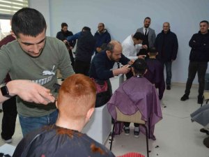 Tavşanlı’da Otizmli Gençlere Kişisel Bakım