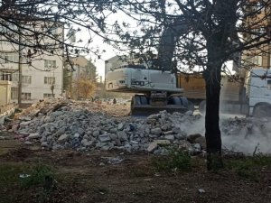 Eskişehir’de Metruk Binalar Yıkılıyor