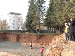 Öğrencisi Olduğu Ve Öğretmenlik Yaptığı Okula Cami Yaptırıyor