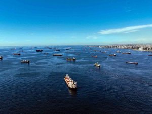 Petrol Tankerleri, İ̇stanbul Boğazı Açıklarında Sıraya Girdi