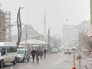 Karlıova’da Kar Yağışı Başladı