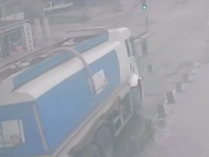 Sultanbeyli’de İ̇ski̇ Tankerinin Hatalı Dönüşü, Motosikletliyi Hayattan Kopardı