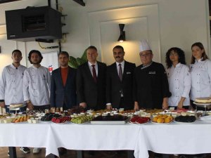 Yalova’da Geleceğin Pasta Ustaları Lezzet Ve Görsel Estetik Sırlarını Öğrendiler