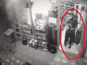 Boğazına Şeker Kutusu Kapağı Kaçan Çocuğu Boğulmaktan Kurtardı