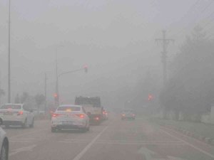 Yoğun Sis Sürücülere Zor Anlar Yaşattı