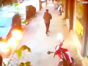 Alev Alan Otomobili Esnaf Söndürdü