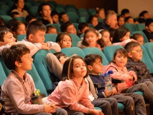 “Kostüm Odası”nı Beğeniyle İzlediler