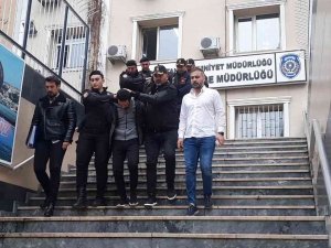 Fatih’te Husumetli Oldukları Şahsı Döverek Öldürdükten Sonra Sokağa Atan Zanlılar Adliyeye Sevk Edildi