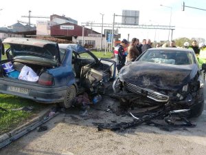 İ̇ki Otomobil Çarpıştı: 5 Yaralı