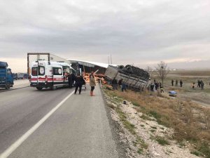 Konya’da Tır İle Kamyon Kafa Kafaya Çarpıştı: 2 Ölü, 1 Yaralı