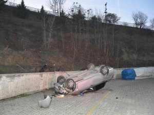 Otomobil 150 Metre Yükseklikten Pazar Yerine Düştü: 2 Yaralı