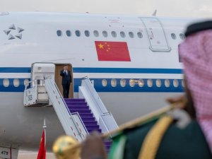 Çin Devlet Başkanı Xi, Suudi Arabistan’da