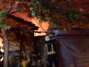 Alevlere Teslim Olan Gecekondu Kullanılamaz Hale Geldi