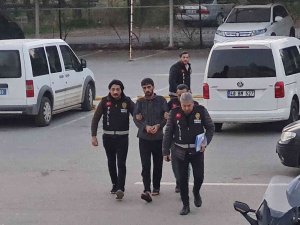 Silah Çekip Kuyumcuyu Soymaya Çalıştı
