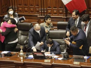 Peru’da Kongreyi Fesheden Devlet Başkanı Castillo Görevden Alındı