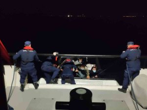 İ̇zmir’de 50 Göçmen Kurtarıldı, 155 Göçmen Ve 3 Göçmen Kaçakçısı Şüphelisi Yakalandı