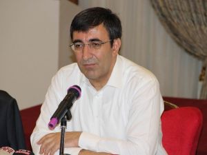 Bakan Yılmaz, Gazetecilerle Bir Araya Geldi