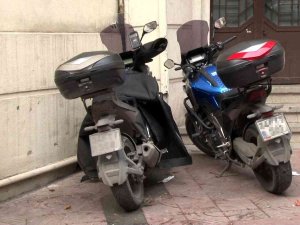 Beyoğlu’nda Yüklü Miktarda Para Taşıyan Motosikletli 2 Kurye Silahlı Gaspçıların Hedefi Oldu