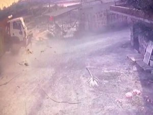 Kamyonun Altında Kalan Şahıs Hayatını Kaybetti