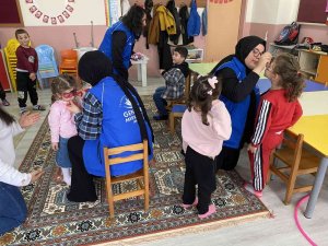 Çocuklara Depremi Unutturmaya Çalışıyorlar