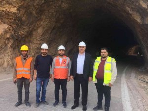 Kemaliye’de Taş Tünellerin İçerisi Çelik Ağlarla Kaplanıyor