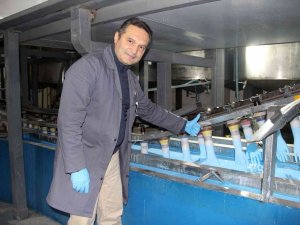 Milli Servet Yurt Dışına Çıkmasın Diye Eldiven Üretiyorlar