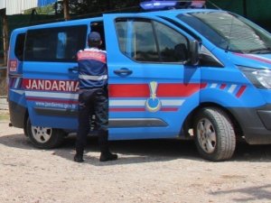 Bıçak Zoruyla Arabaya Bindirip Bayılttığı Eşine Dehşeti Yaşattı