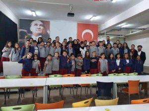 Muhtar İ̇nci Nur Duman, Dünya Kadın Hakları Günü’nde Öğrencilerle Bir Araya Geldi