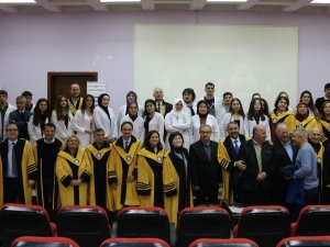 Kimya Öğrencileri Törenli Beyaz Önlük Giydi