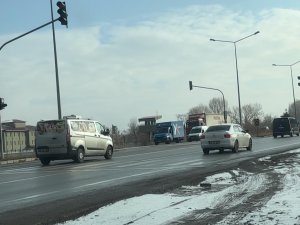 Kontrol Eden Yok, Kırmızı Işıkta Geçen Çok
