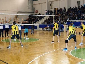 Çivril’de Kenardan Yapılan Müdahale Final Maçını 2 Saat Uzattı