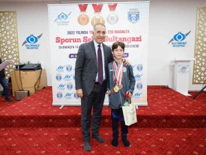 Sultangazi Belediyesi’nin Başarılı Sporcuları Madalyalarla Dolu Bir Yılı Geride Bırakıyor