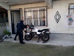 Parmaklarını Zincire Sıkıştırdı