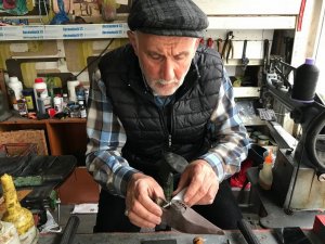 Yok Olmaya Yüz Tutan Mesleği Yarım Asrı Geçkin Süredir Yapıyor