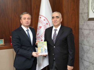 Ai̇çü Öğretim Üyesi Prof. Dr. Gökalp’dan Milli Eğitim Müdürü Kökrek’e Ziyaret
